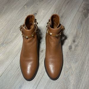 Valentino Garavani Rockstud Leather Ankle Boots. sz 39.